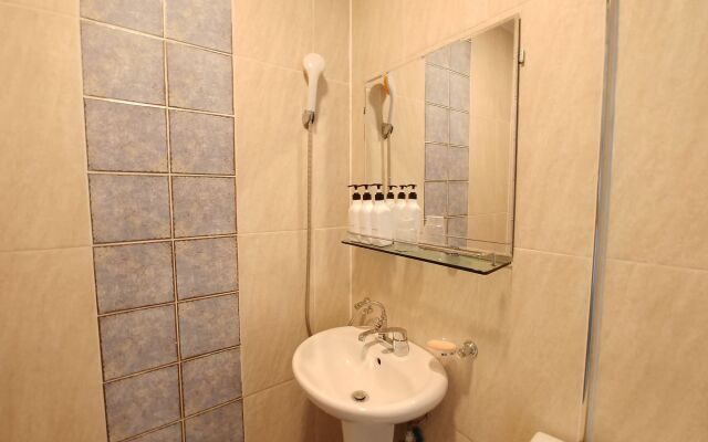 Road Myeongdong Guesthouse