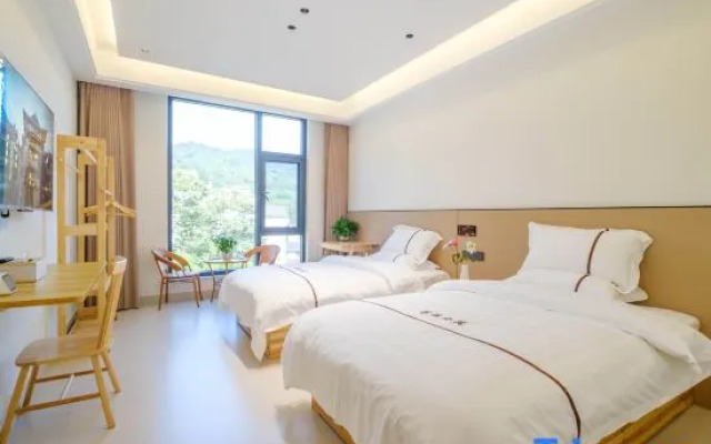 MoxiCourtyard Villa;AccommodationforLeisure andVacationwithMountainViews(WuyuanHualiScenicAreaStore)