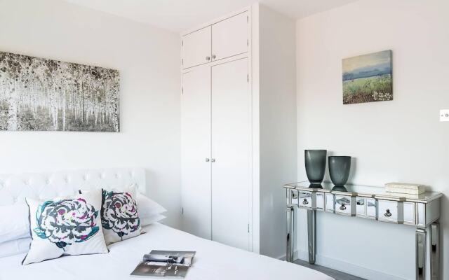 Stylish 2BR Flat next to Battersea Park