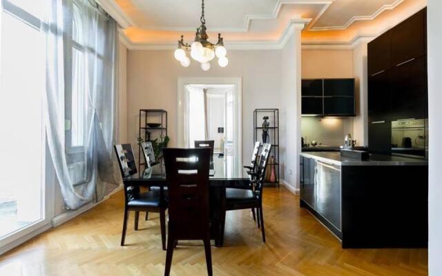 Art Deco Basilica Residence