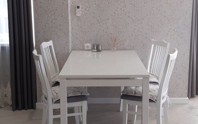 Nizhneimeretinskya apt 22