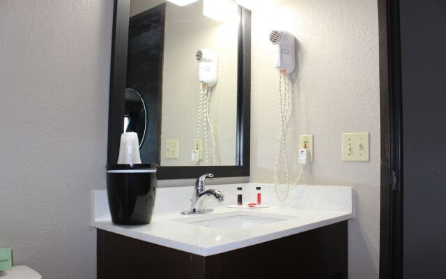 Super 8 by Wyndham Grand Rapids/Wyoming