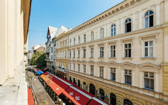 Indigo Apartment With Free Parking