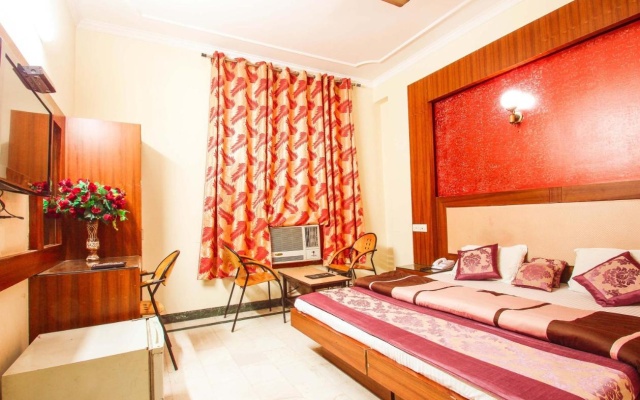 Hotel Star Paradise – Guest Rooms – Delhi