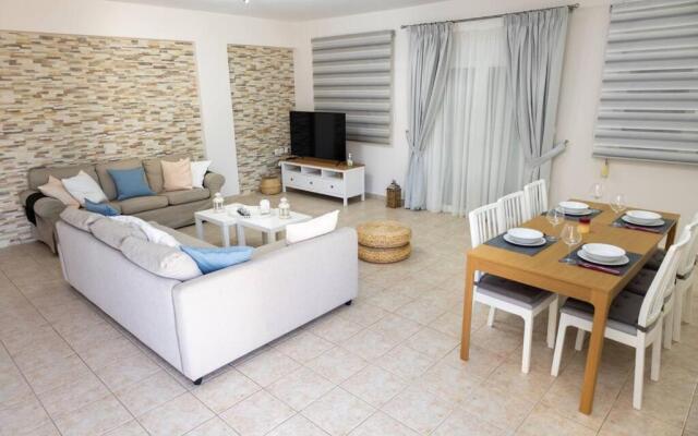 Modern 2bedroom flat with spacious balcony 2