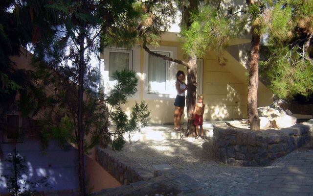 Iason Apartments & Studios