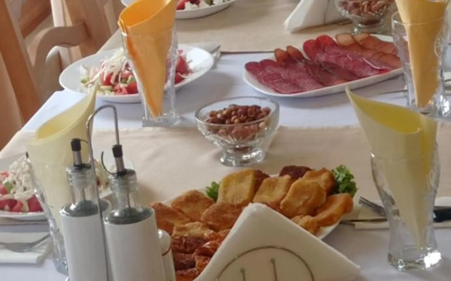 Хотел ресторант Русаков