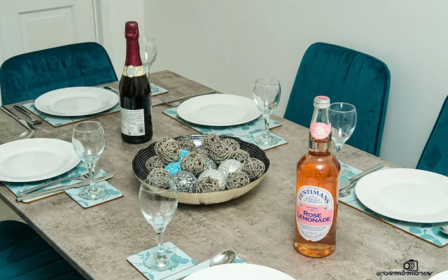 7 Guests - 3 Bedrooms - Parking - Pet Friendly