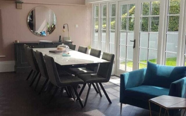 Stylish 5-bed Coach House in Badgworth