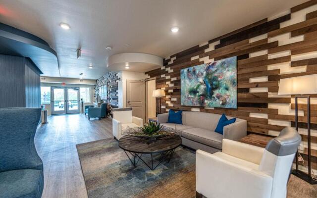 Soka Suites Dallas - Las Colinas