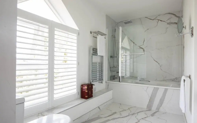 West Heath Road by Onefinestay