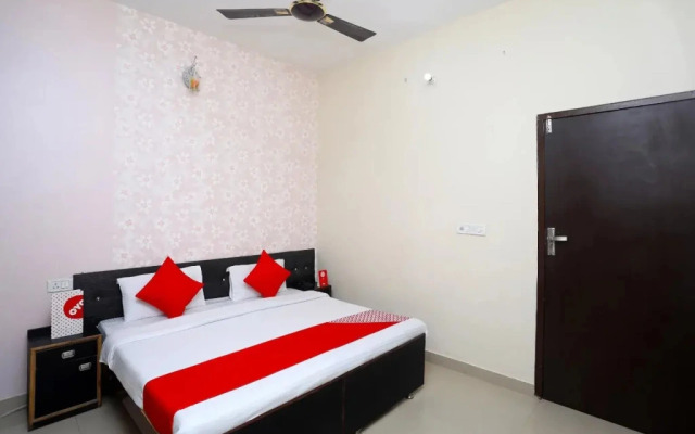 Oyo 17357 Hotel Royal Touch