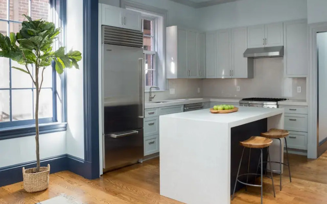 Stunning Back Bay Suites by Sonder
