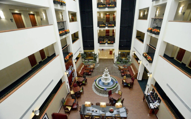 Hampton Inn & Suites Rockville Centre