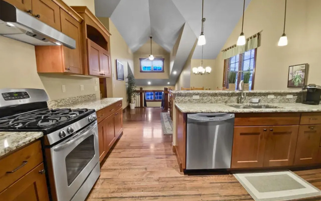 Dewey Placer Lodge 3 Bedroom Home by Redawning