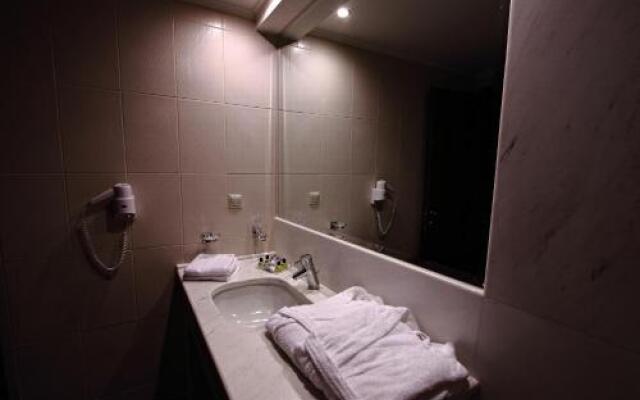 Siris Hotel