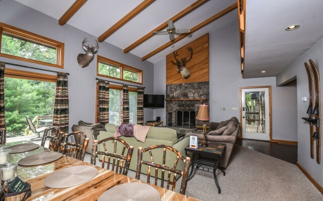 Lazy Bass Lodge 5 Bedroom House