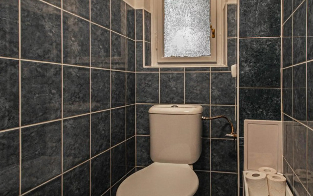 Super Central Billiard and Darts Big Apartment