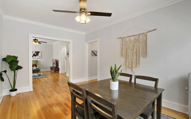 Deluxe 1BR Apt in a Ravenswood