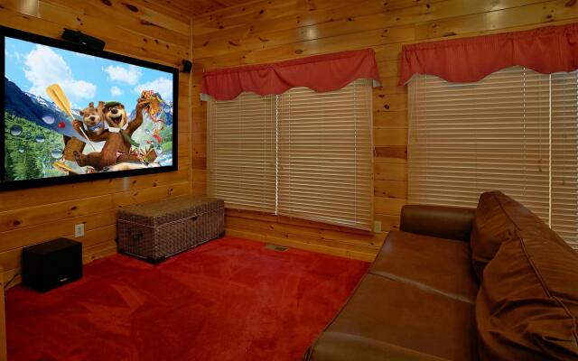 A Mountain View Theater Lodge Holiday home