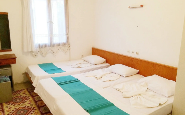Parmis Rooms