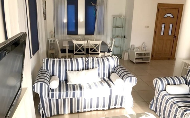 House With 3 Bedrooms in Argaka, With Wonderful sea View, Private Pool