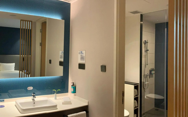 Holiday Inn Express Shanghai Kangqiao by IHG