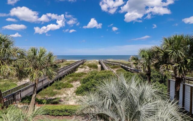 Dog Friendly Oceanfront Beach House by RedAwning