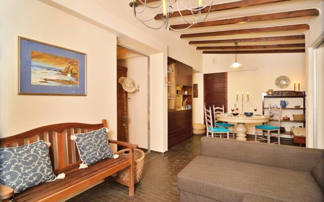 Anna's Sea House