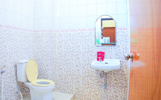 RedDoorz Plus @ Hotel Pantai Timor
