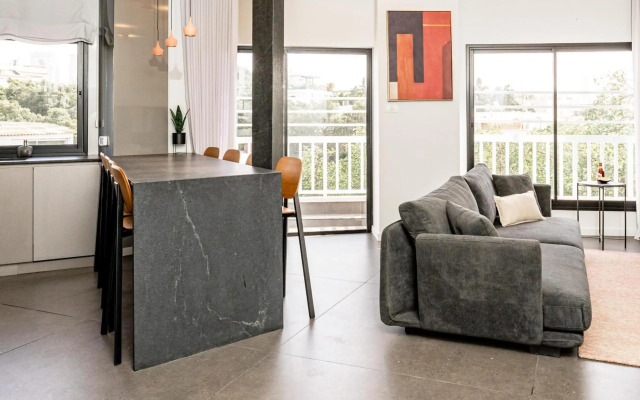 New Duplex 3 Bedroom with Jacuzzi