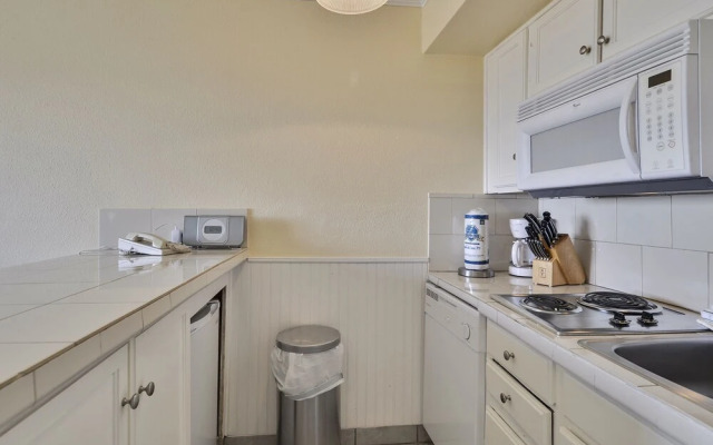 BC's Beach Condo-Victorian 6208