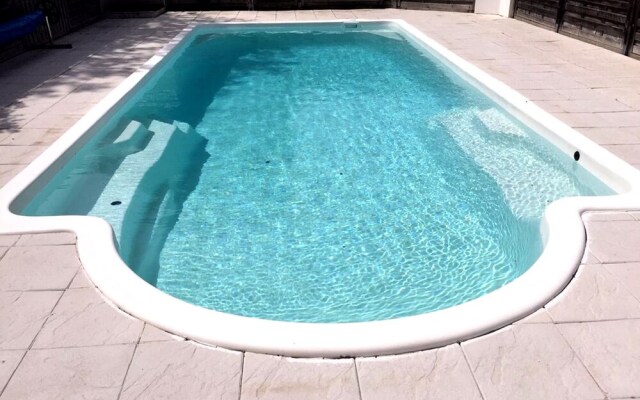 Studio in Rivedoux-plage, With Pool Access, Enclosed Garden and Wifi -