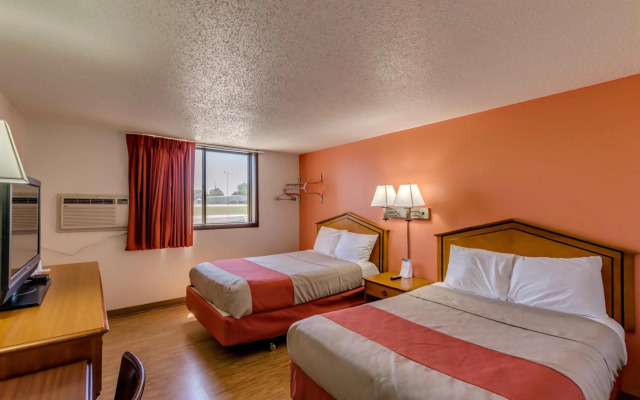 Motel 6 Albert Lea, MN