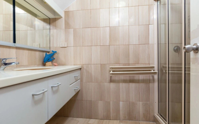 Retreat Beside The Beach - Unit Four