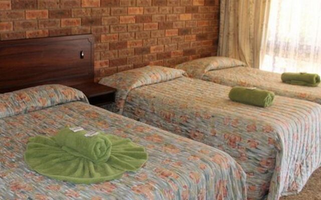 Woomargama Village Hotel Motel
