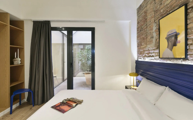 Arte Suites by Olala Homes