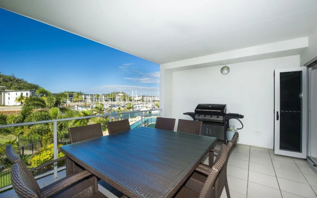 Beachside Magnetic Harbour Holiday Apartments
