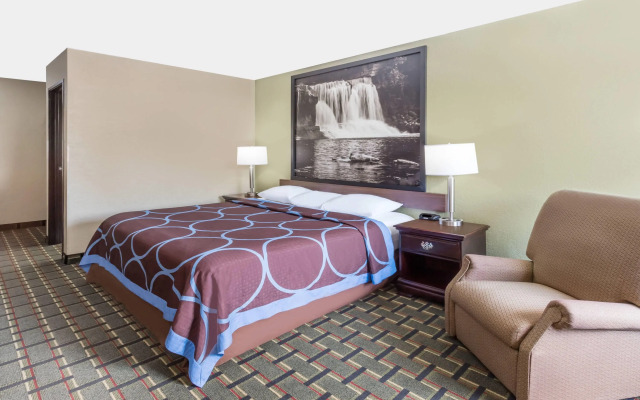 Super 8 by Wyndham Logansport