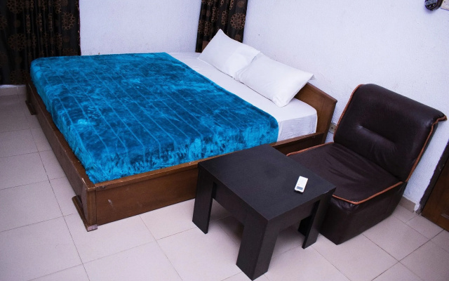 Day By Day Hotel