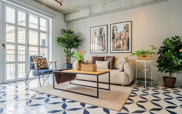 w Picturesque 2BR in Plaza Herrera