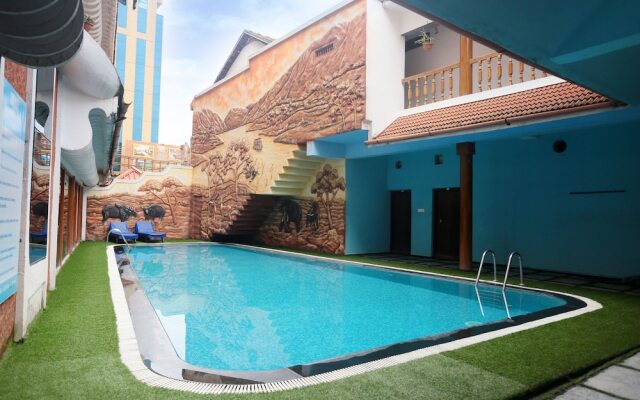 Capital O 22876 Ranger Wood Nature Castle