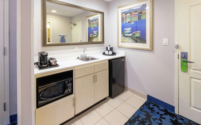 Hampton Inn & Suites Jacksonville Deerwood Park