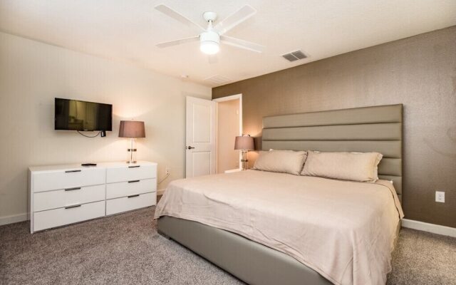 4 Bdrm With Private Pool