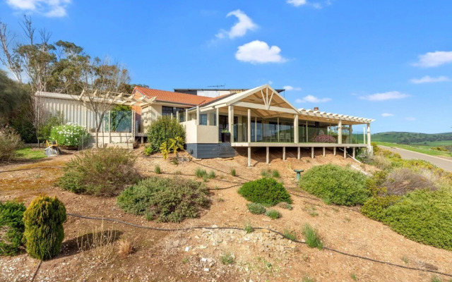 Marina Views - 64 Seaview Avenue