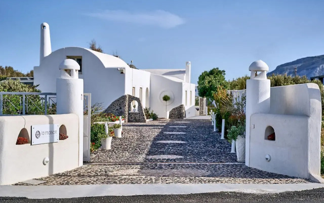 La Maison Luxurious Living