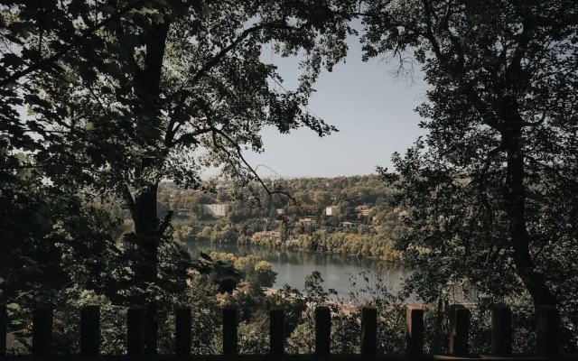 Cabane de la Saône by Lyon Country House