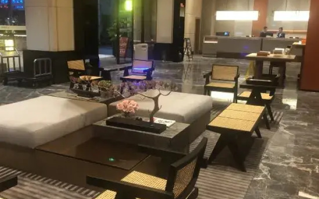 Qionghai Changlong Hotel (Yinhai Zaliang Street)