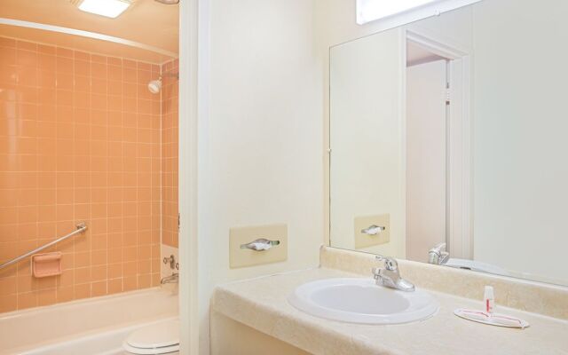 Days Inn Bristol Parkway