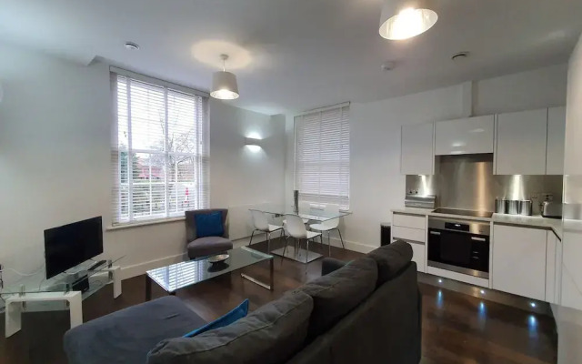 Modern Spacious Executive Apartment
